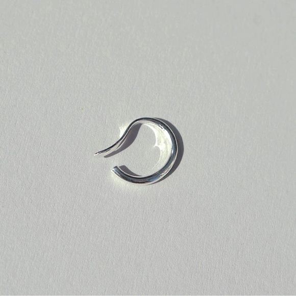 SASKIA DIEZ Silver Wire Ear Cuff - Picture 3 of 7